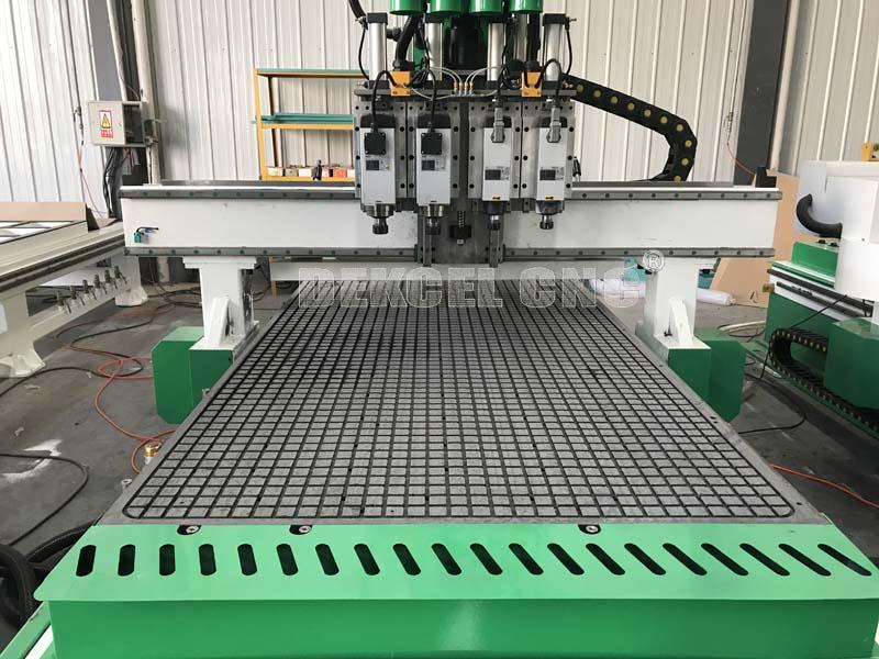 Customized Wooden Furniture Processing Cutting CNC Router Machine Center